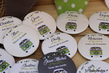 Badges mariage La Pommeraye Maine-et-Loire graphiste Studio Paruline Mauges-sur-Loire mediatheque